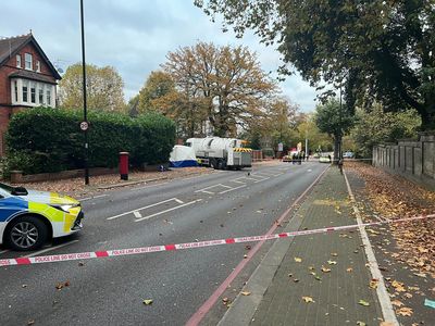 Putney collision: Pedestrian dies after being hit by lorry in south London