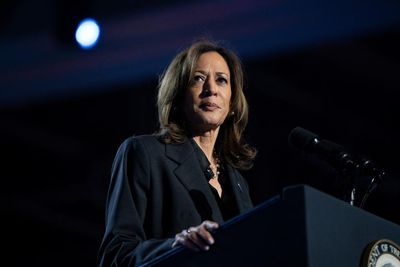 Harris grabs unexpected last-minute lead over Trump in Iowa poll