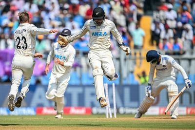 India vs New Zealand, third Test: Patel takes 11 as India lose by 25 runs