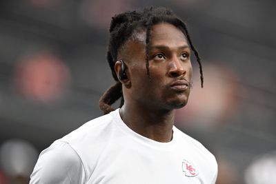 Chiefs TE Travis Kelce discusses DeAndre Hopkins’ veteran presence: ‘He’s just professional’