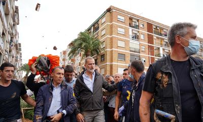 Mud and insults thrown as Spanish king and PM visit flood-hit town