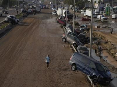 King Felipe Faces Backlash During Visit To Flood-Ravaged Valencia