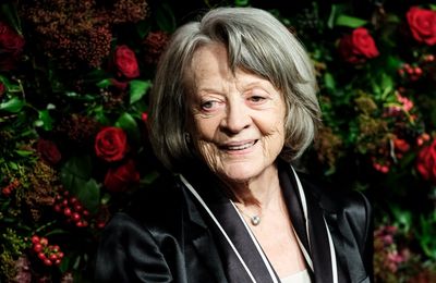 Broadway theaters to dim lights in tribute to Maggie Smith