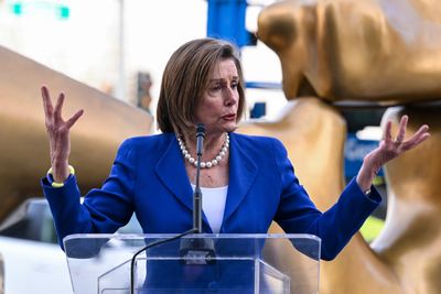 Pelosi: Trump's brain is "deteriorating"