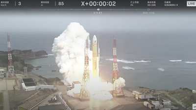 Japan launches military communications satellite on 4th flight of H3 rocket (video)