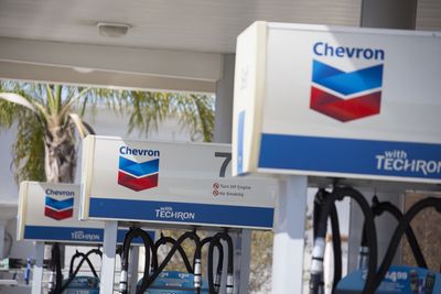 Chevron's 4.26% Dividend Yield, Well Covered by Cash Flow, Attracts Value Buyers