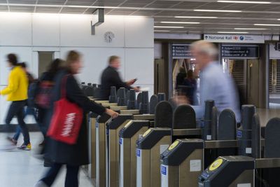 TfL starts to process new Oyster photocards after a cyber attack forced them to halt requests