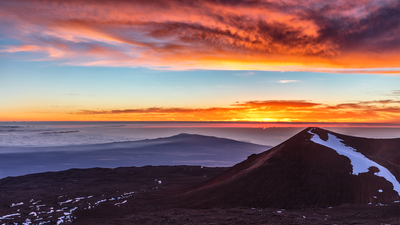 Hikers surprised to see snow blanketing the peak of Hawaii's tallest mountain