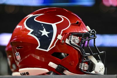 Texans add offensive lineman to practice squad before trade deadline