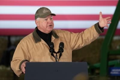 Tim Walz Speaks In Key Battleground State Stevens Point