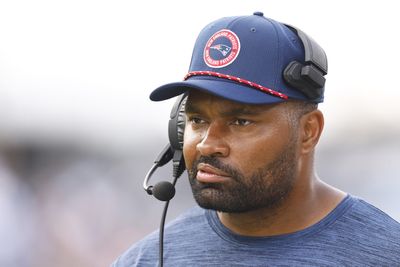 Patriots coach Jerod Mayo strongly downplays trade deadline hype