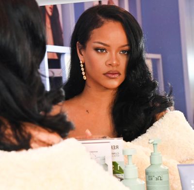 Rihanna Showed Off Her Glossy Waves With The Blunt Bob of My Dreams