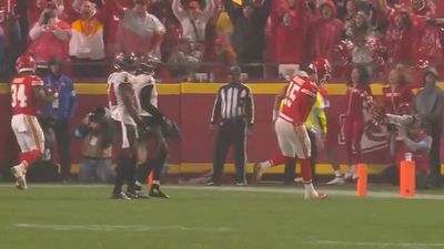 Patrick Mahomes Helped Off Field After Suffering Apparent Injury vs. Buccaneers