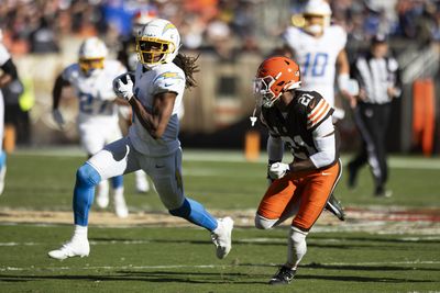 Game Balls: 5 standouts from Chargers’ blowout win in Week 9