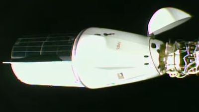 SpaceX Dragon cargo capsule arrives at ISS on 31st resupply mission (video)