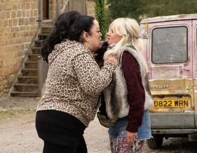 Emmerdale spoilers: Secret's out! Mandy Dingle tears into Tina for telling Vinny everything