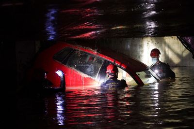 Troops search underground car parks in Valencia for more victims of floods