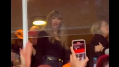 Taylor Swift Appeared to Use One Word to Describe Chiefs’ OT Win Over Bucs