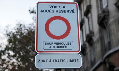 Paris drivers warned of fines as city begins limiting traffic in parts of centre