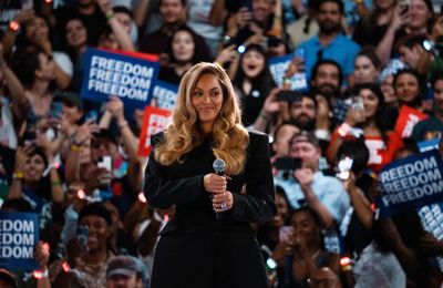 Beyoncé transforms into Pamela Anderson in support of Kamala Harris