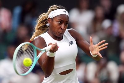 Coco Gauff secures rare victory over Iga Swiatek to progress at WTA Finals