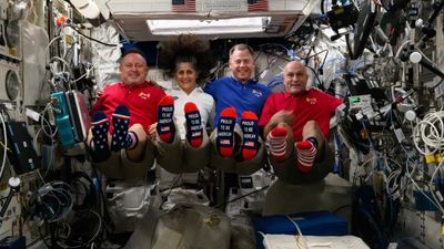 Why can't active NASA astronauts endorse US presidential candidates?