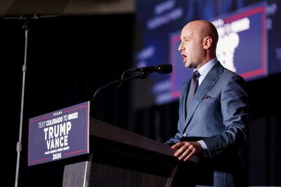 Top Trump Advisor Issues Urgent Plea to Supporters: 'Get Every Man You Know to the Polls'