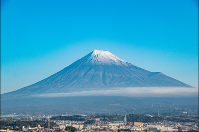 Snowcap finally spotted on Mount Fuji after longest delay in recorded history