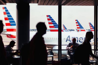 What are ‘gate lice’ and how does American Airlines plan to control them?