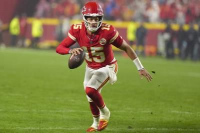 Chiefs' Mahomes Practices After Ankle Injury, Ready For Broncos