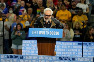 ‘West Wing’ star Bradley Whitford blames ‘racist and sexist’ country for Trump victory