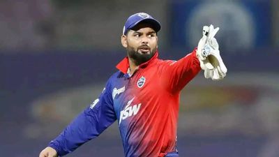 'Can see teams going hammer and tongs': Aakash Chopra predicts Rishabh Pant could become most expensive player in IPL history