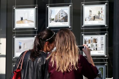 Average UK house price hit record high in October, says Halifax