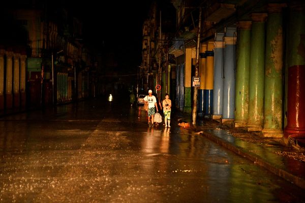 Cuba left in total darkness as Hurricane Rafael knocks out power grid