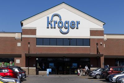 Kroger Stock: Is Wall Street Bullish or Bearish?