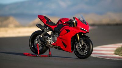 Ducati’s Baby V2 and V2S Panigale Look Way Better Than the Big V4 Does