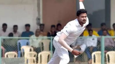 Ranji Trophy: V Koushik, Abhinav Manohar keep Karnataka afloat against Bengal