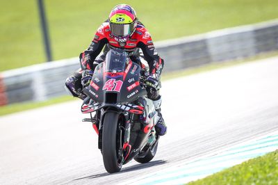 Espargaro "burned his hands" as Aprilia heat issues strike again