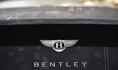 Bentley delays its switch to electric-only cars from 2030 to 2035