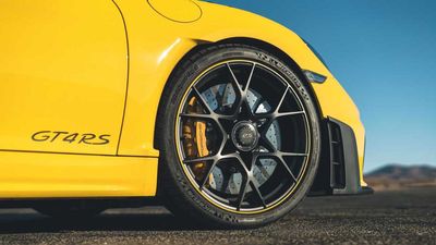 Have a Porsche With Center-Lock Wheels? You Might Want to Stop Driving It