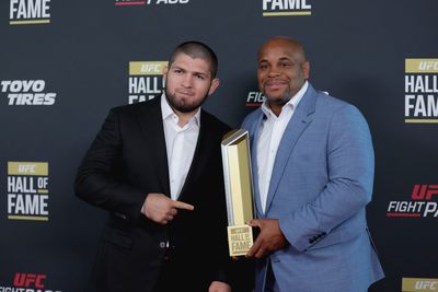 Daniel Cormier recalls when Khabib Nurmagomedov took issue with him being ‘chummy’ with Conor McGregor