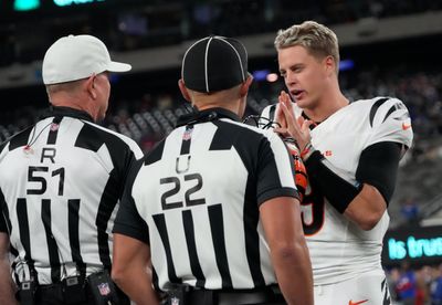 Bengals’ controversial 2-point try featured pair of missed flags by refs