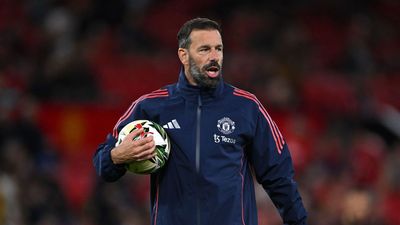 Manchester United: Scholes Offers Nistelrooy Invaluable Career Advice