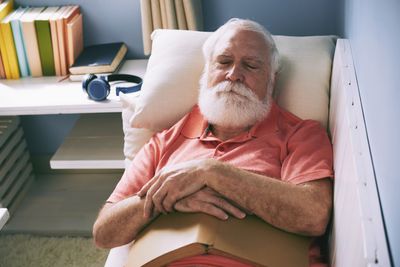 Excessive Daytime Sleepiness In Elderly Might Be Linked To Pre-Dementia Syndrome