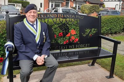 Falklands veteran pays tribute to woman who creates honorary scarves