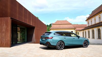 New BMW i5 Touring is an all-electric tech powerhouse that brings the noise