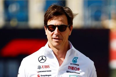 Wolff reveals tip-off from Sainz Sr over Hamilton's Ferrari F1 move