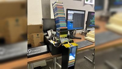 This Raspberry Pi automatically archives a stack of Amiga floppy disks