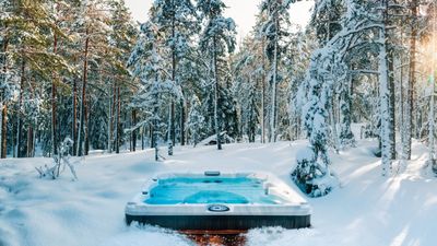 Is it safe to use a hot tub in the winter? Experts explain how to make it worry-free