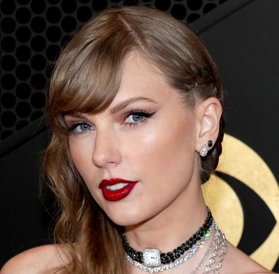 32 Stunning Celebrity Red Lip Moments